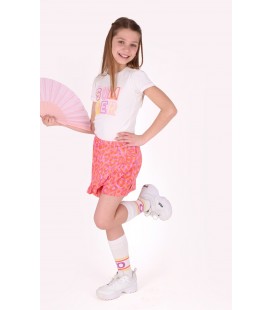 B.Nosy girls skort Raven