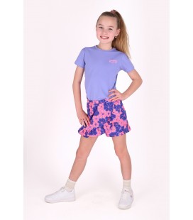 B.Nosy girls skort Raven